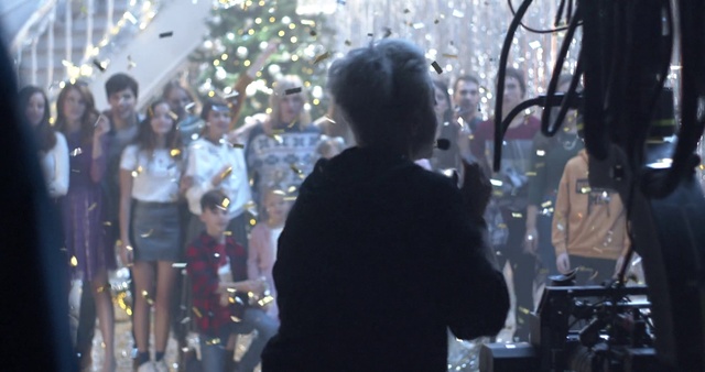 Video Reference: Musician, Performance, Crowd, Event, Musical ensemble, Fun, Tree, Music