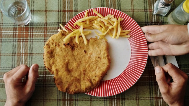 Video Reference: Dish, Food, Cuisine, Junk food, Ingredient, Comfort food, Side dish, Fast food, Produce, American food, Person