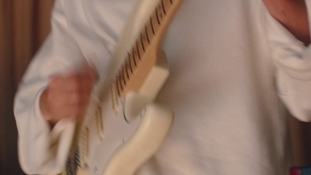 Video Reference: Hair, Blond, Shoulder, Hand, Long hair, Arm, Neck