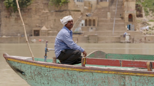 Video Reference: water transportation, water, boat, boats and boating equipment and supplies, boating, watercraft rowing, watercraft, vehicle, recreation, rowing, Person