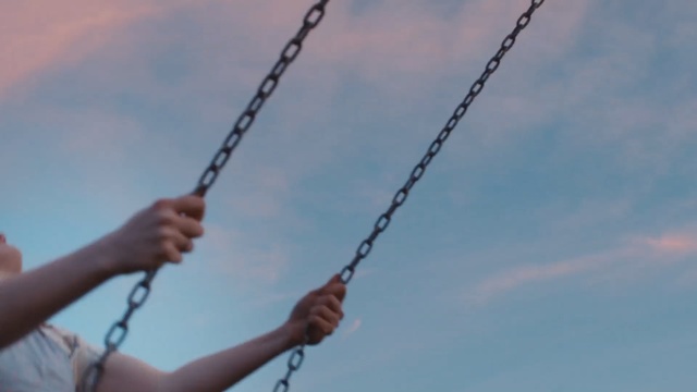 Video Reference: Sky, Hand, Chain