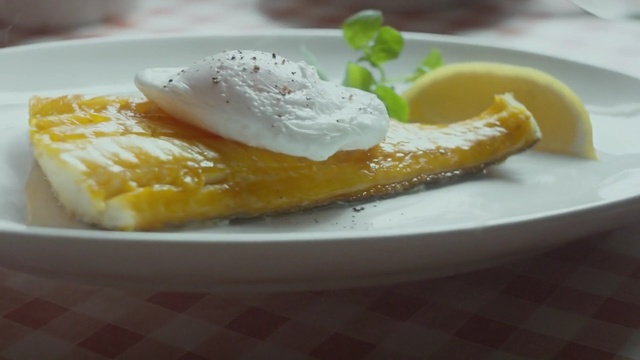 Video Reference: food, plate, meal, cream, egg, dish, cheese, lunch, cuisine, delicious, gourmet, dinner, tasty