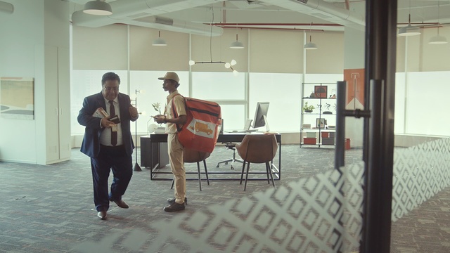Video Reference: musical instrument, violin family, cello, string instrument, street, Person