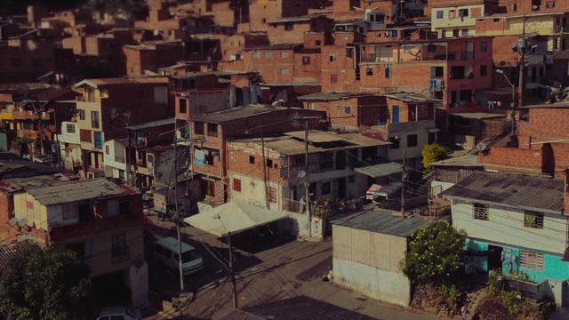 Video Reference: Neighbourhood, Residential area, Urban area, Human settlement, Suburb, Sky, Town, City, Building, Metropolis