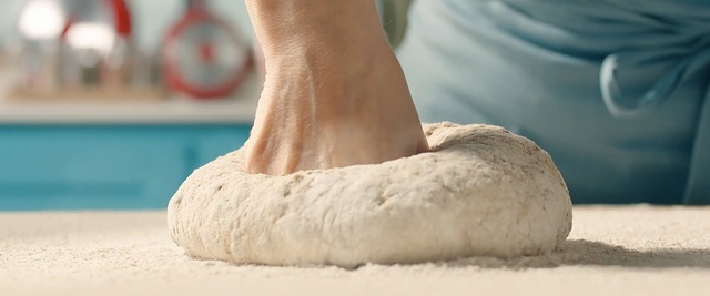 Video Reference: shoe, leg, foot, sand