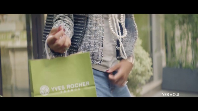 Video Reference: Hand, Photography, Street fashion, Finger, Sitting, Gesture