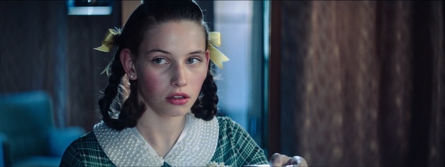 Video Reference: beauty, lady, girl, fashion, black hair, scene, Person