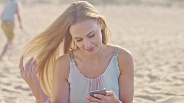 Video Reference: Gadget, Blond, Mobile phone, Smartphone, Beauty, Surfer hair, Technology, Electronic device, Portable communications device, Fun, Person