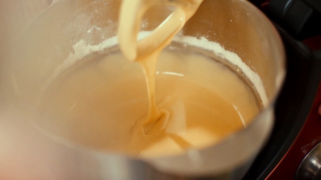 Video Reference: mixture, dairy product, batter