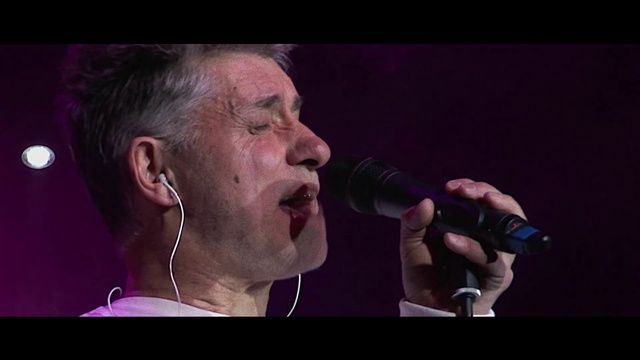 Video Reference: Singing, Singer, Entertainment, Music, Song, Music artist, Microphone, Performance, Performing arts, Musician