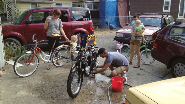 Video Reference: land vehicle, motor vehicle, vehicle, bicycle, car, mode of transport, bicycle accessory, road bicycle, sports equipment, mountain bike, Person