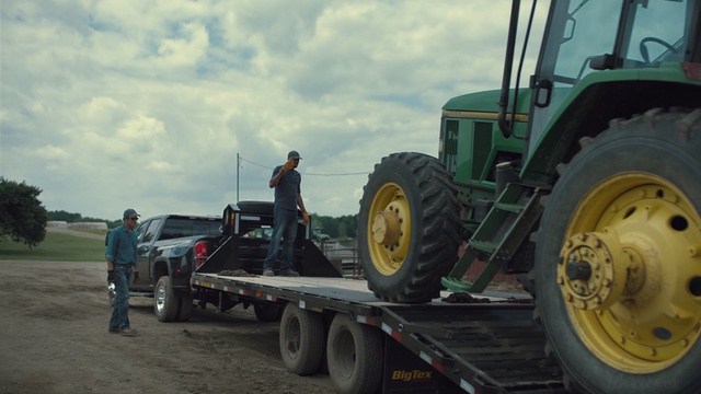 Video Reference: Land vehicle, Vehicle, Tractor, Automotive tire, Transport, Agricultural machinery, Tire, Mode of transport, Soil, Automotive wheel system