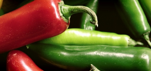 Video Reference: natural foods, vegetable, chili pepper, local food, serrano pepper, bell peppers and chili peppers, cayenne pepper, peperoncini, bird's eye chili, produce