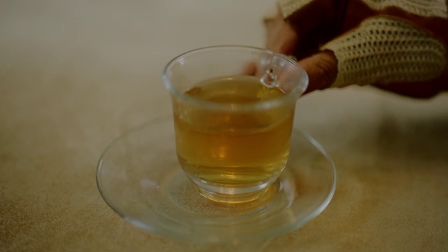 Video Reference: Drink, Alcoholic beverage, Distilled beverage, Liqueur, Old fashioned, Hot toddy, Rusty nail, Whiskey sour, Food, Mizuwari