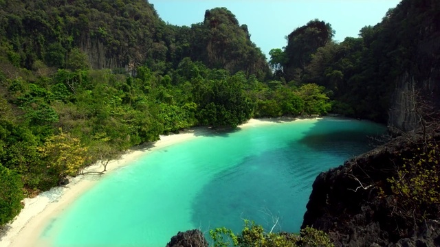 Video Reference: Body of water, Water resources, Natural landscape, Nature, Nature reserve, Water, Lagoon, Watercourse, Bay, Coastal and oceanic landforms