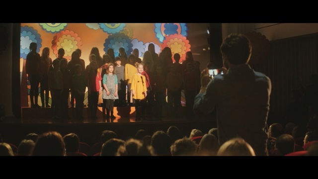 Video Reference: Crowd, Performance, Event, Fun, Music, Stage, Visual arts, Design, Scene, Art, Person