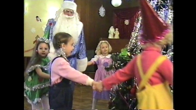 Video Reference: Event, Tradition, Performance, Ceremony, Christmas, Holiday, Fictional character, Art