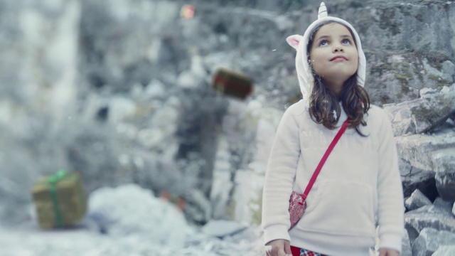 Video Reference: White, Winter, Beauty, Snow, Skin, Freezing, Lip, Fashion, Eye, Street fashion