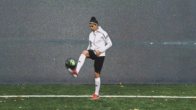 Video Reference: player, football player, grass, sports, ball, ball, soccer player, competition event, team sport, football