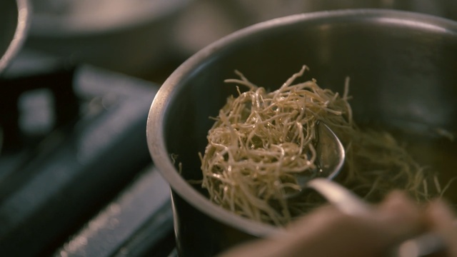 Video Reference: Food, Dish, Bean sprouts, Cuisine, Ingredient, Sprouting, Recipe, Noodle, Vegetarian food, Comfort food, Indoor, Cup, Bowl, Table, Sitting, Coffee, Small, Plate, Close, Filled, Computer, Black, Laptop, Green, White, Wooden, Holding, Keyboard, Pan, Soup, Sandwich, Broccoli, Plant, Beverage, Vegetable