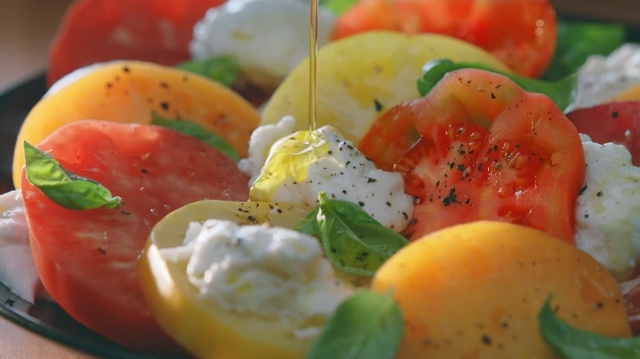 Video Reference: Dish, Food, Cuisine, Ingredient, Salad, Mozzarella, Caprese salad, Tomato, Produce, Solanum