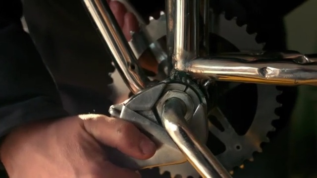 Video Reference: Bicycle part, Bicycle drivetrain part, Crankset, Bicycle wheel, Tire, Spoke, Automotive tire, Bicycle, Rim, Wheel