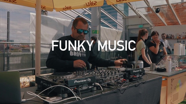 Video Reference: Electronics, Sound engineer, Disc jockey, Audio engineer, Technology, Cdj, Deejay