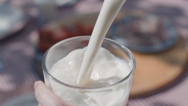 Video Reference: Food, Drink, Cuisine, Dairy, Horchata, Milkshake, Ingredient, Milk, Raw milk, Dessert
