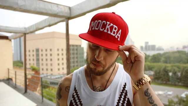 Video Reference: Clothing, Cap, Red, Baseball cap, Cool, Headgear, Hat, T-shirt, Fashion accessory, Trucker hat