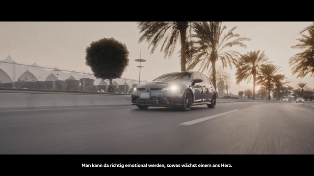 Video Reference: Land vehicle, Vehicle, Car, Automotive design, Mode of transport, Sports car, Supercar, Personal luxury car, Mid-size car, Bugatti veyron