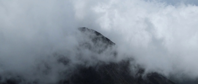 Video Reference: Mist, Atmospheric phenomenon, Geological phenomenon, Sky, Cloud, Fog, Atmosphere, Mountain, Mountain range, Ridge