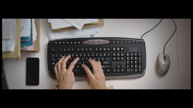 Video Reference: computer keyboard, electronic device, input device, technology, space bar, computer hardware, font, office equipment, product, electronic instrument, Person