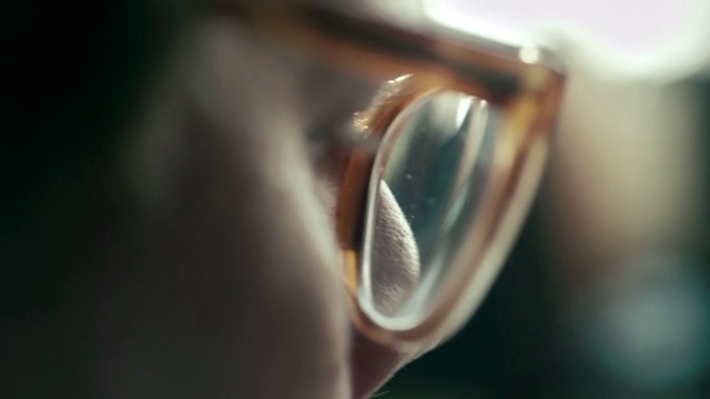 Video Reference: Eyewear, Glasses, Close-up, Macro photography, Water, Eye, Sunglasses, Transparent material, Photography, Reflection