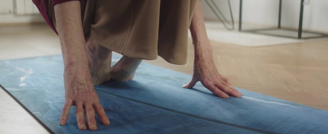 Video Reference: Leg, Floor, Human leg, Foot, Ankle, Joint, Flooring, Barefoot, Hand, Human body