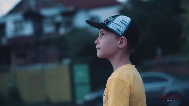 Video Reference: Snapshot, Cap, Human, Photography, Headgear, Flash photography, Baseball cap, Style