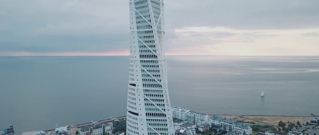 Video Reference: Skyscraper, Tower block, Landmark, Metropolitan area, Tower, Building, Architecture, Metropolis, City, Urban area