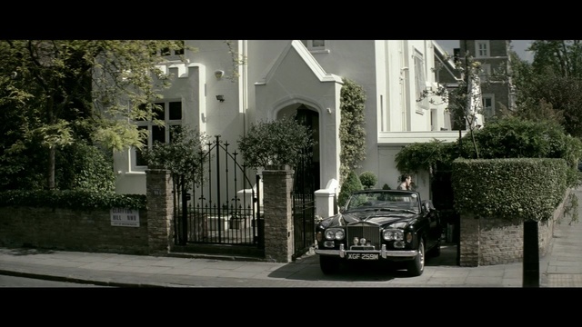Video Reference: car, tree, residential area, plant, woody plant, house, neighbourhood, architecture, vehicle, urban area