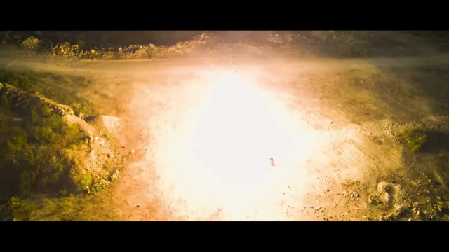 Video Reference: Nature, Sunlight, Sky, Atmospheric phenomenon, Light, Atmosphere, Morning, Green, Yellow, Water