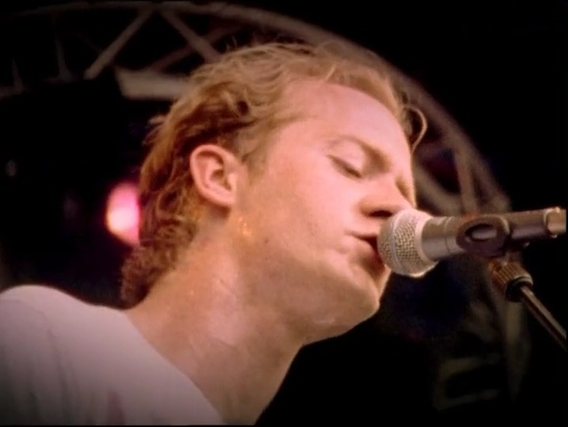 Video Reference: Singing, Singer, Entertainment, Microphone, Music, Music artist, Performing arts, Performance, Song, Pop music