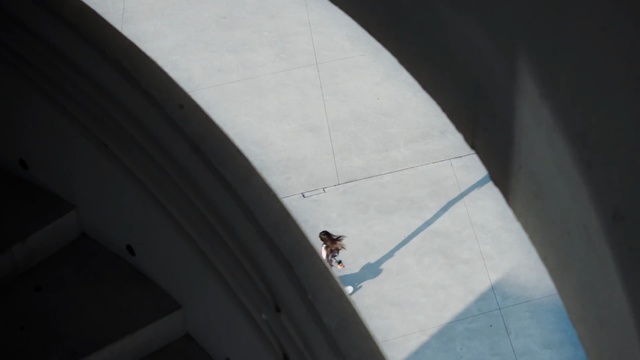 Video Reference: sky, architecture, light, structure, daytime, daylighting, line, wheel, angle, adventure