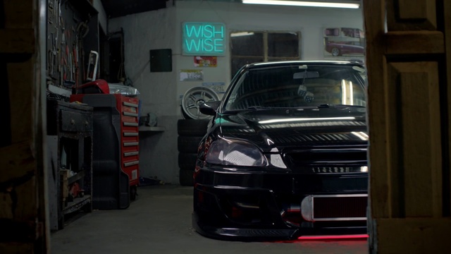 Video Reference: Land vehicle, Vehicle, Car, Automotive design, Headlamp, Luxury vehicle, Automotive lighting, Bumper, Automotive exterior, Automobile repair shop, Person