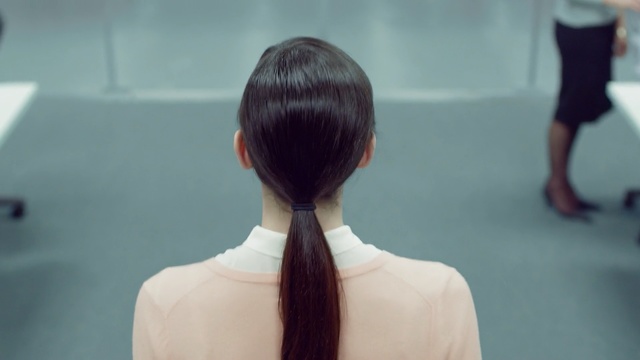 Video Reference: Hair, Face, Shoulder, Skin, Hairstyle, Back, Head, Joint, Neck, Forehead, Person