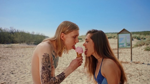 Video Reference: Photograph, Fun, Summer, Vacation, Interaction, Photography, Blond, Love, Mouth, Happy