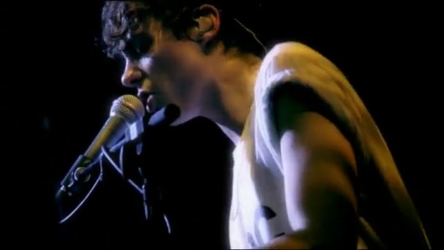 Video Reference: performance, singing, darkness, singer, performance art, performing arts, song, pop music, event, string instrument