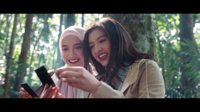 Video Reference: photograph, facial expression, girl, beauty, smile, human hair color, emotion, lady, fun, photography, Person