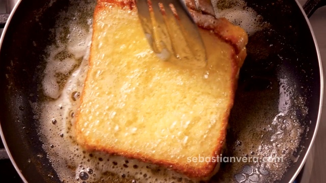 Video Reference: pan frying, frying, welsh rarebit, dish, gravy, breakfast, recipe, fried food