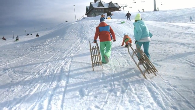 Video Reference: Snow, Skier, Winter, Recreation, Ski, Piste, Ski Equipment, Winter sport, Fun, Sports equipment, Person