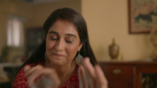 Video Reference: Facial expression, Eyebrow, Nose, Lip, Smile, Black hair, Fun, Happy, Glasses, Long hair