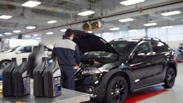 Video Reference: Land vehicle, Vehicle, Car, Product, Automobile repair shop, Motor vehicle, Car dealership, Sport utility vehicle, Auto show, Automotive design, Person