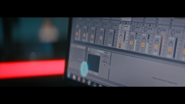 Video Reference: Electronics, Electronic device, Technology, Display device, Audio equipment, Multimedia, Laptop, Computer monitor, Gadget, Screenshot